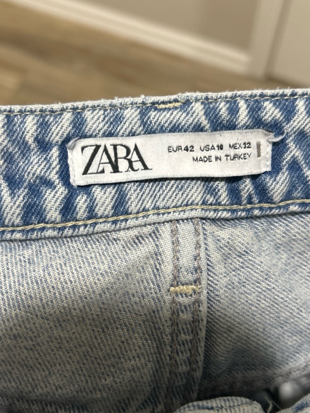 Women high rise Light Blue Denim Jeans - Classic Straight Fit - Picture 4 of 4
